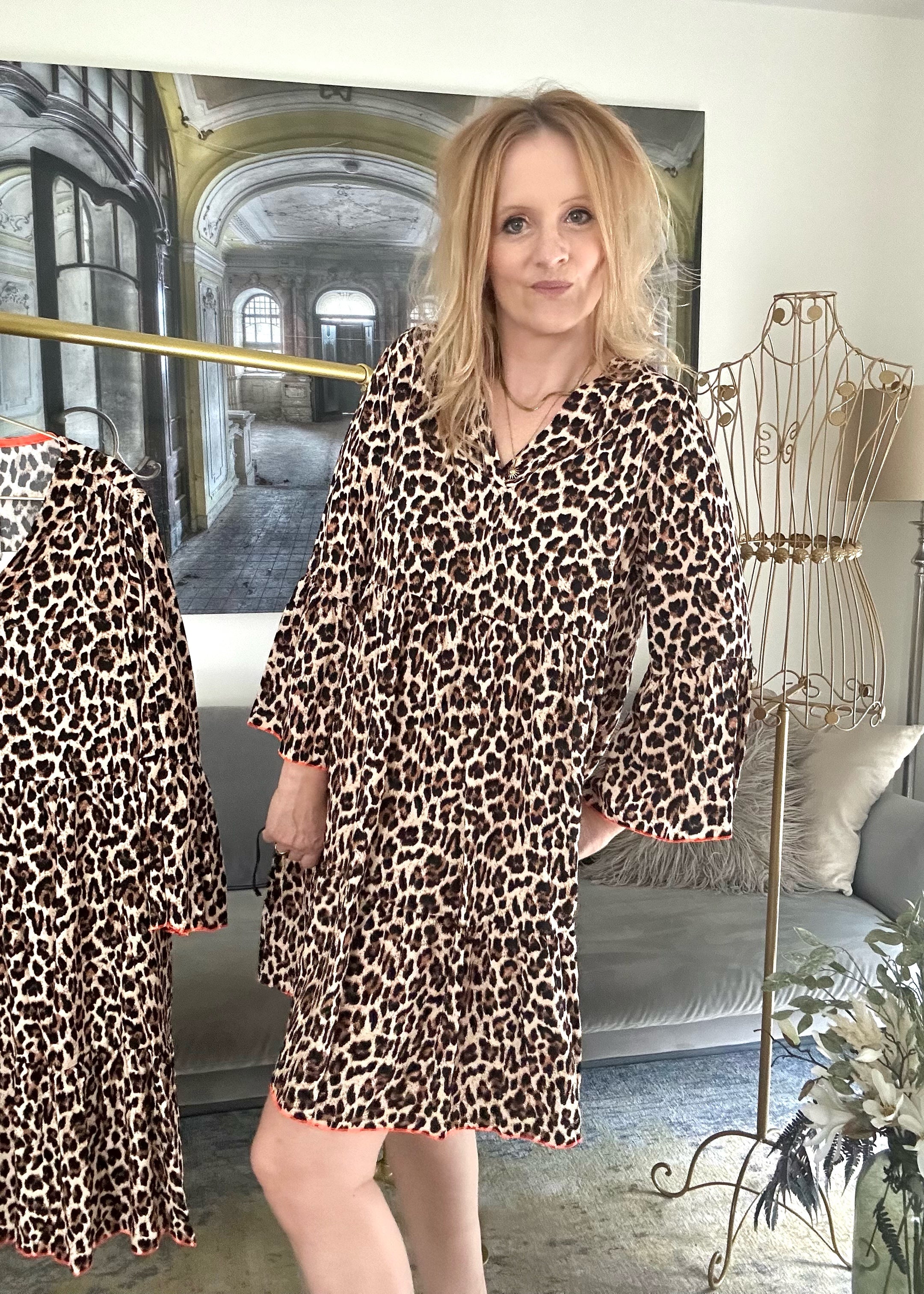 Kleid, kurz mit Leo-Muster