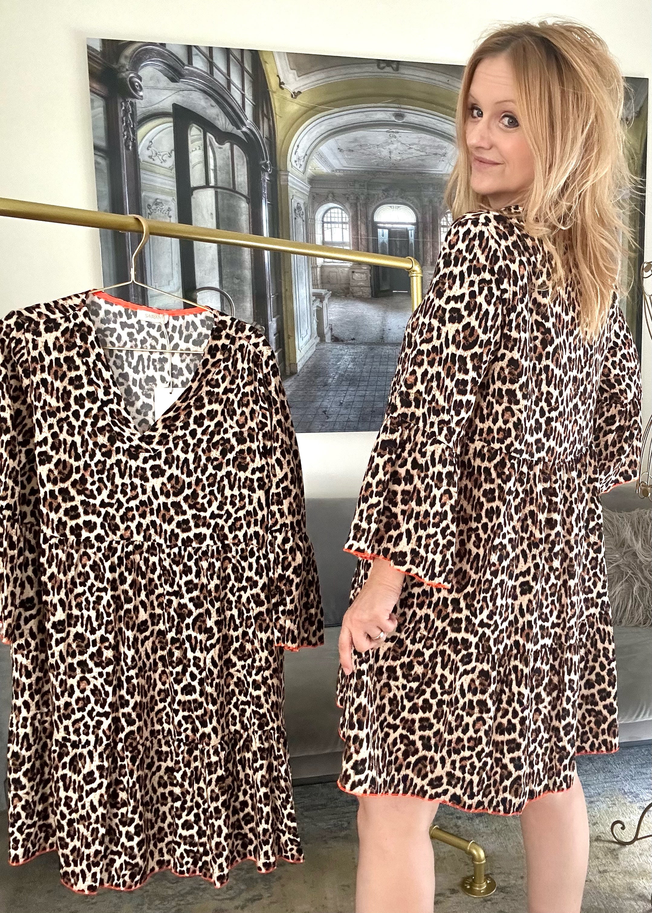 Kleid, kurz mit Leo-Muster