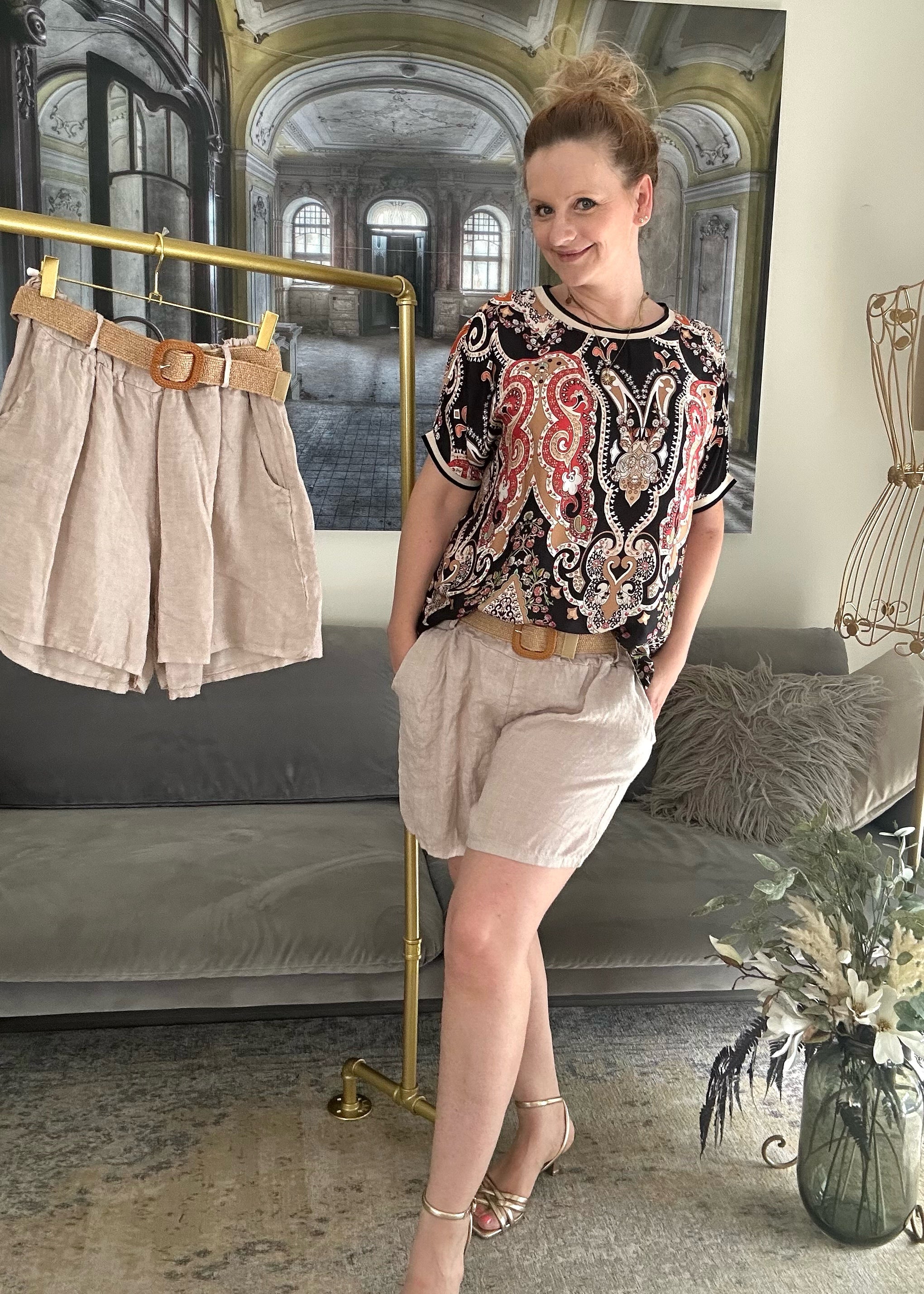 Leinenhose, kurz mit Gürtel