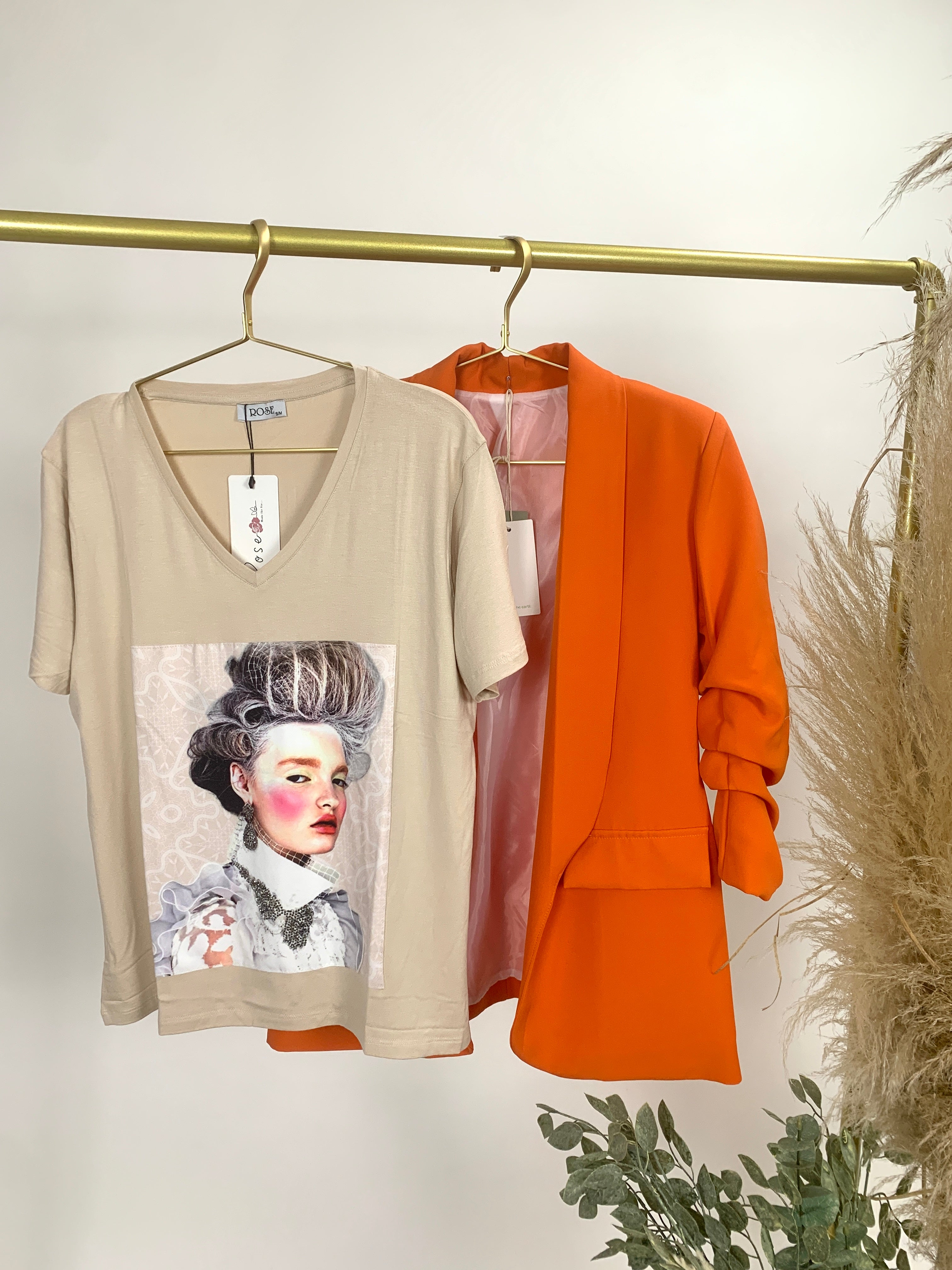 T-Shirt mit Strasssteinen -Madame-