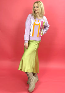 Sweater in Beige oder Lila mit Schriftzug