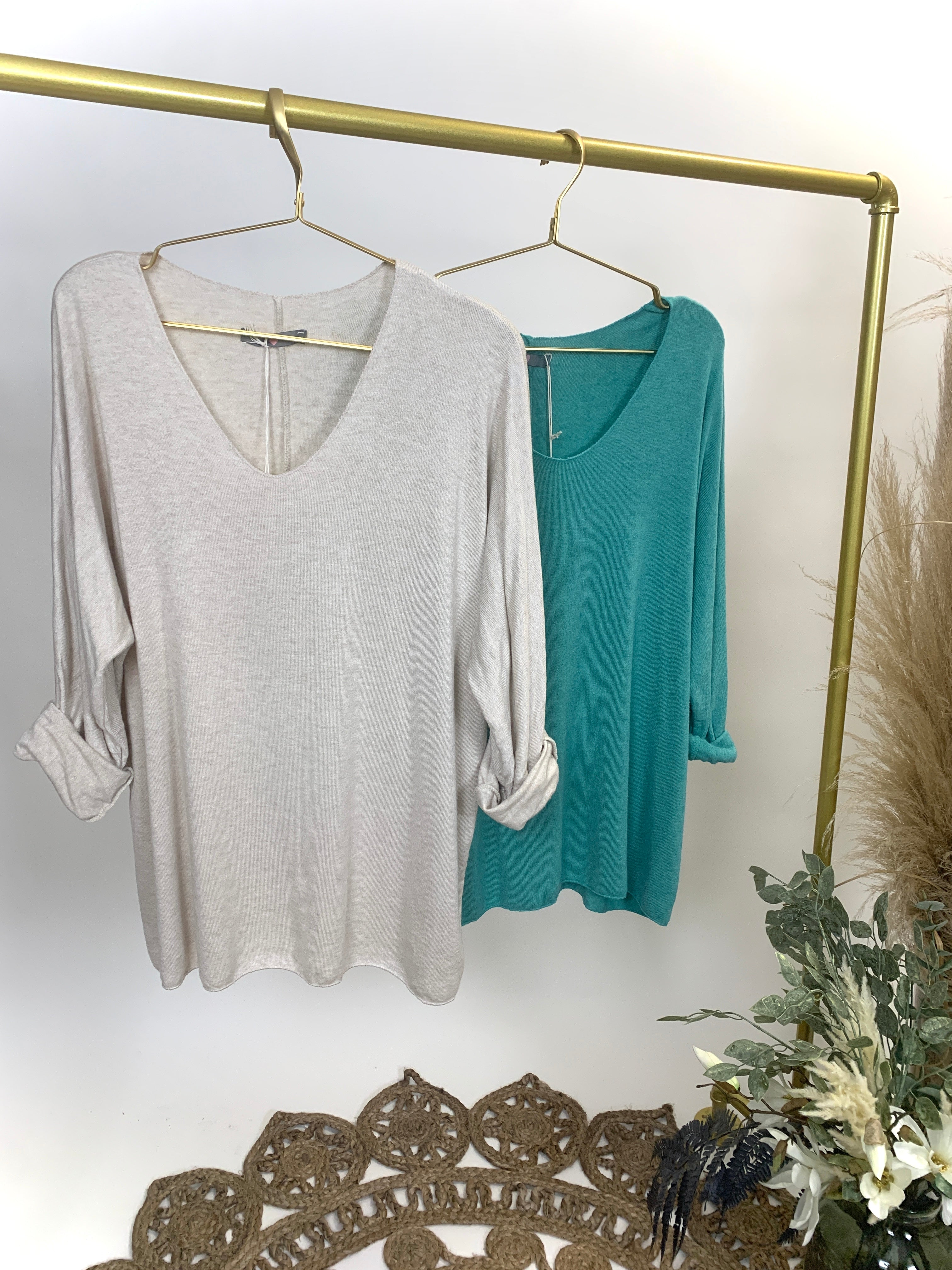 Langarmshirt mit V-Ausschnitt in Türkis