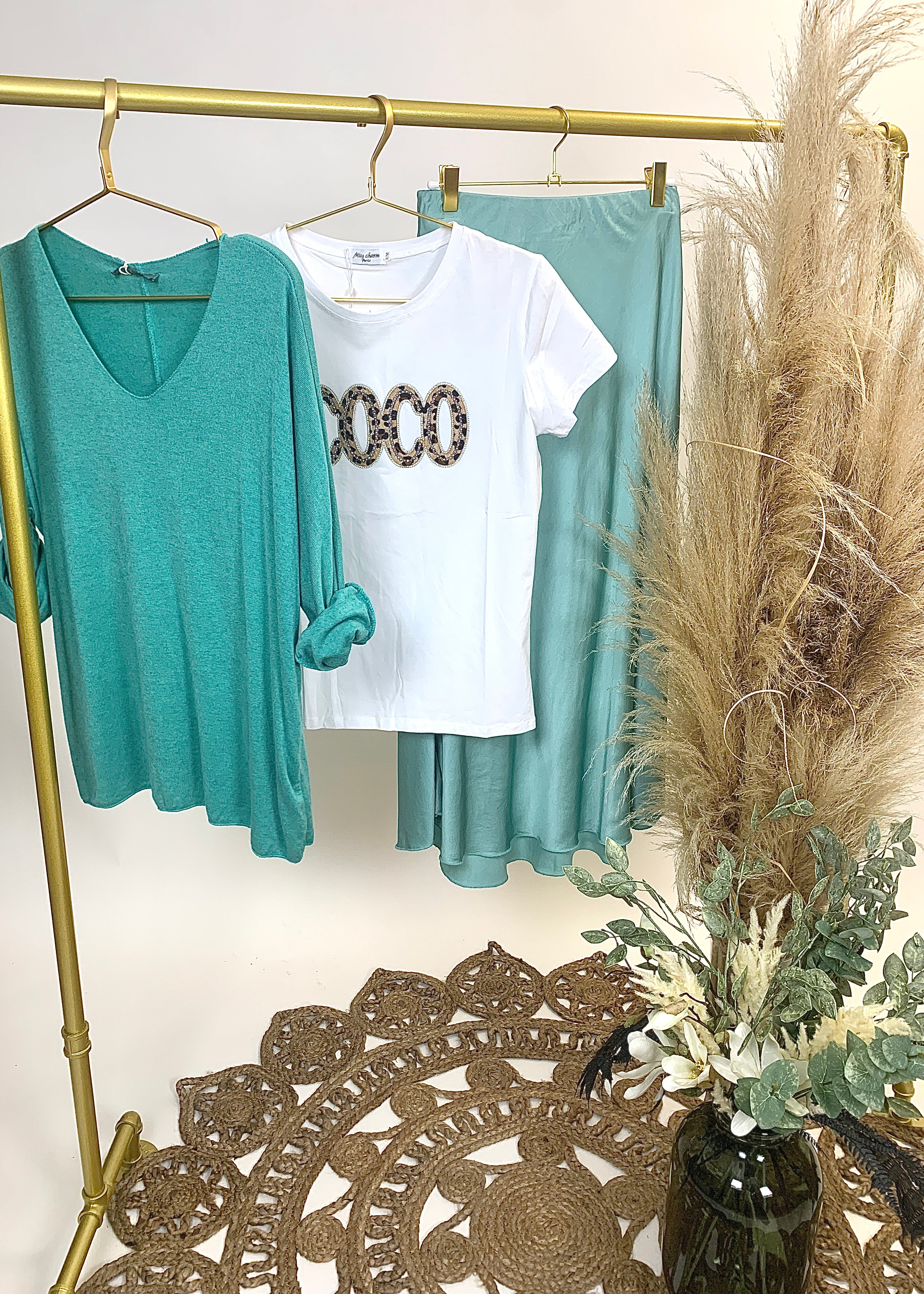 T-Shirt mit Glitzer-Leo-Schriftzug