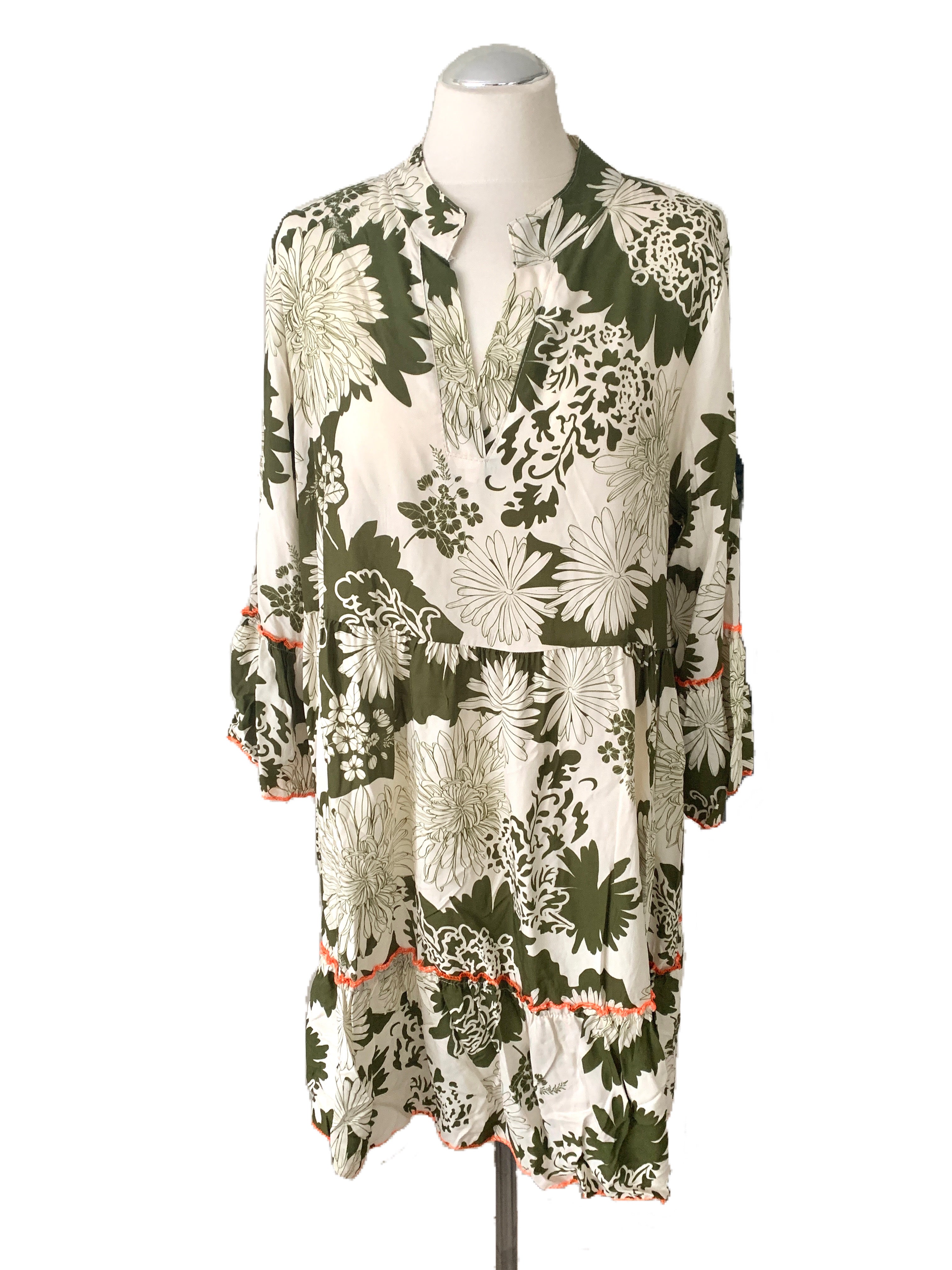 Kleid kurz, mit Blumenmuster und 3/4 Ärmeln
