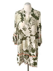 Kleid kurz, mit Blumenmuster und 3/4 Ärmeln