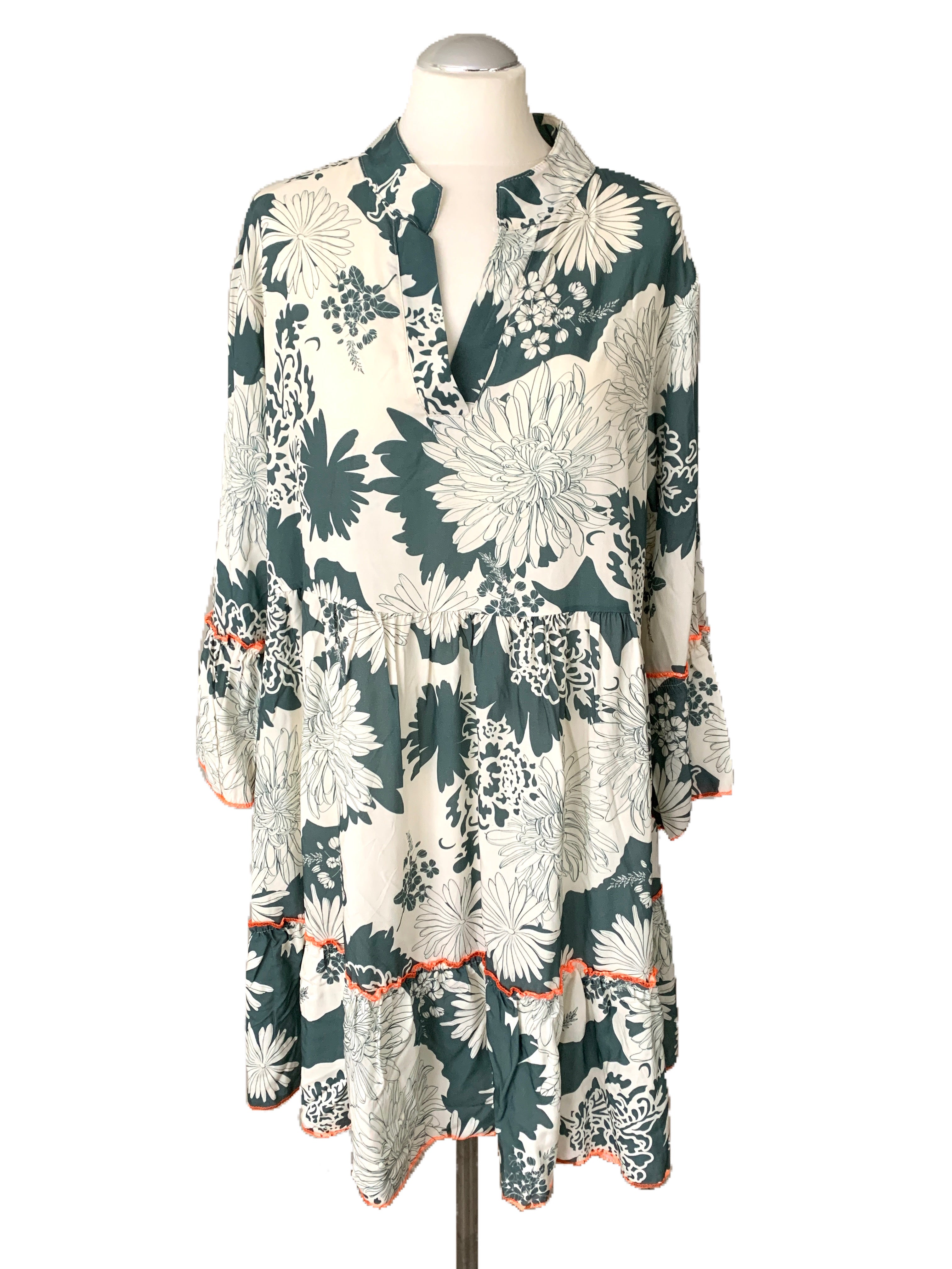 Kleid kurz, mit Blumenmuster und 3/4 Ärmeln