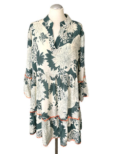 Kleid kurz, mit Blumenmuster und 3/4 Ärmeln